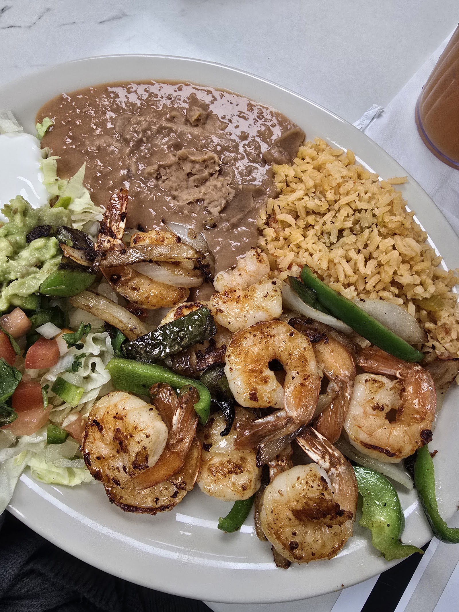 Grilled shrimp fajita plate with rice and guacamole